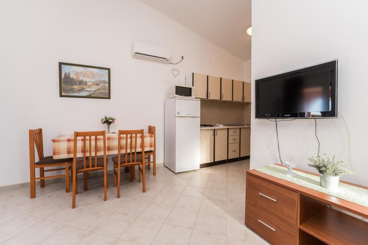 Apartmani Zarko Vir Esterno foto